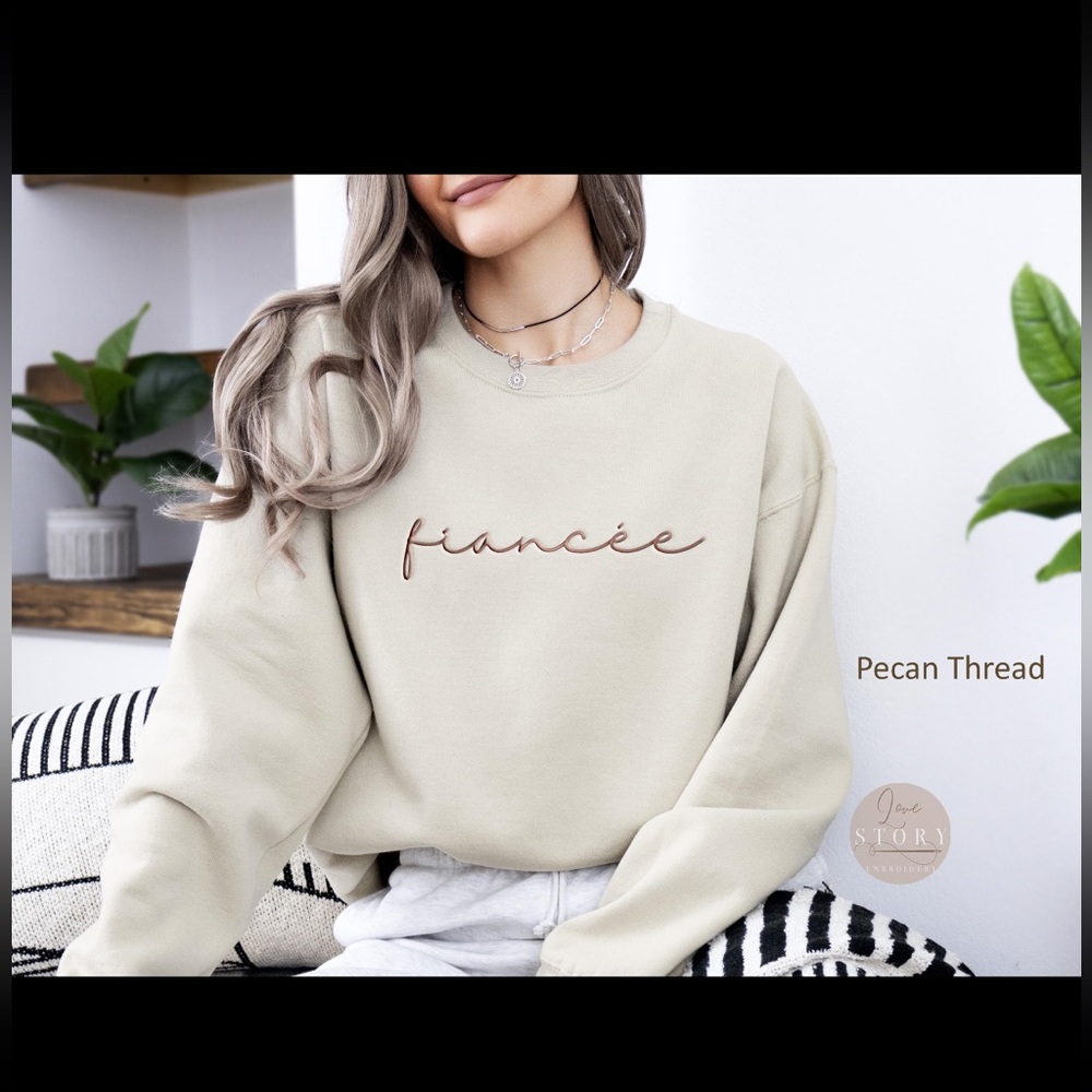 Fiancée Crewneck